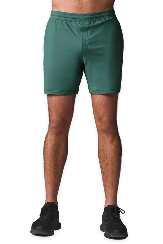 Alo 7" Conquer React Performance Short · Winter Ivy