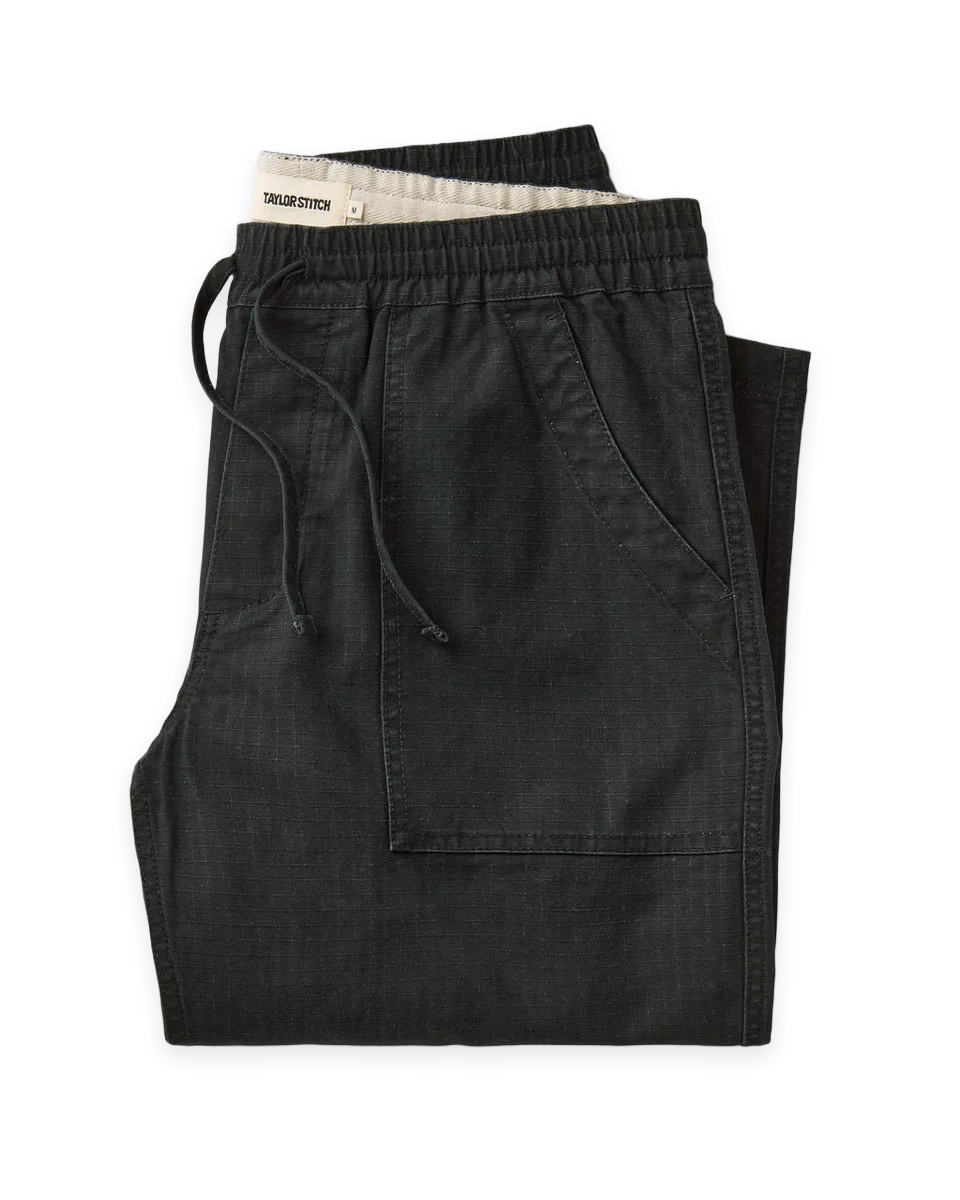 Taylor Stitch The Breakwater Pant in Coal Ripstop