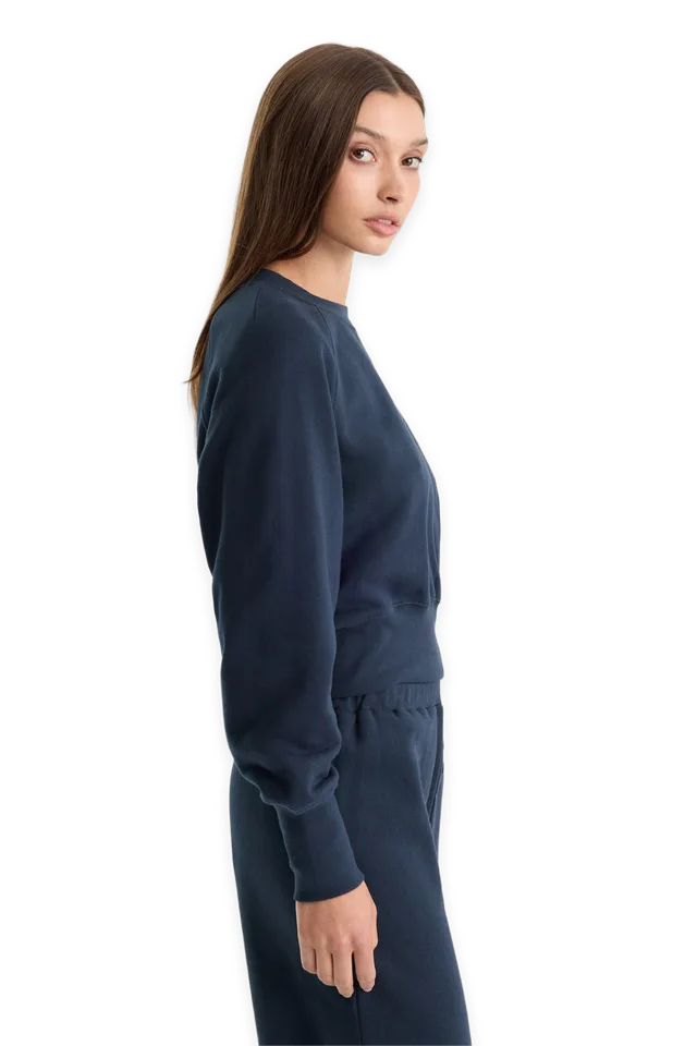 Good American THE FRENCH TERRY RAGLAN SWEATSHIRT