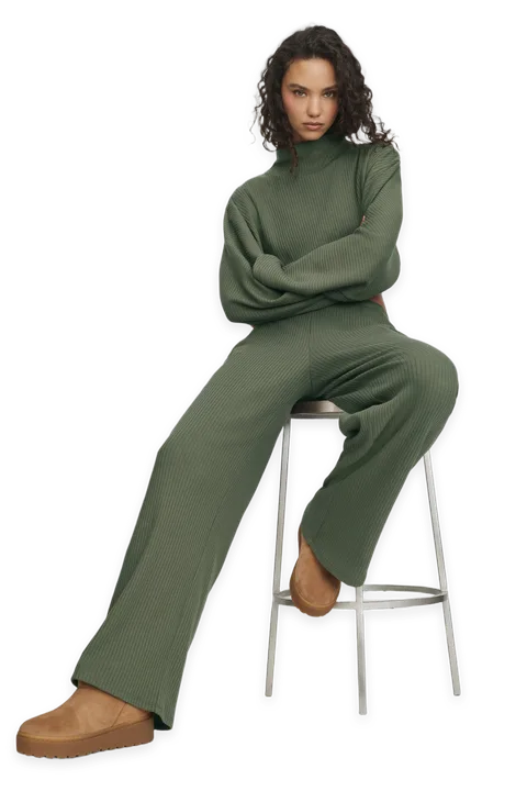 Alo Ribbed Mid-Rise Reset Pant