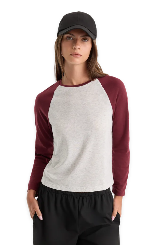 Good American THE LONG SLEEVE RAGLAN TEE