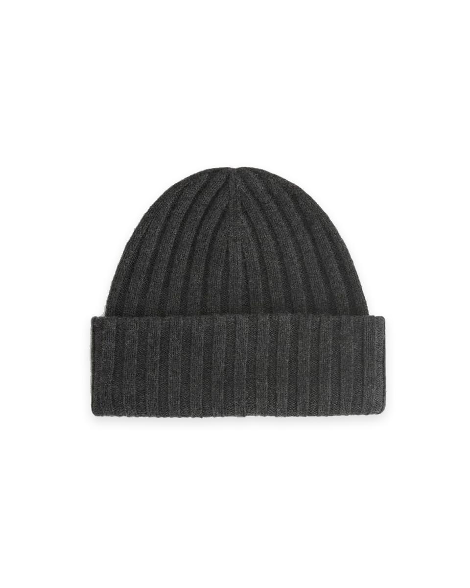 Everlane Chunky Ribbed Beanie · Heathered Soot